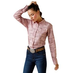 Ariat Women’s Kirby Stretch Shirt (Coral Blush Paisley) Size Medium